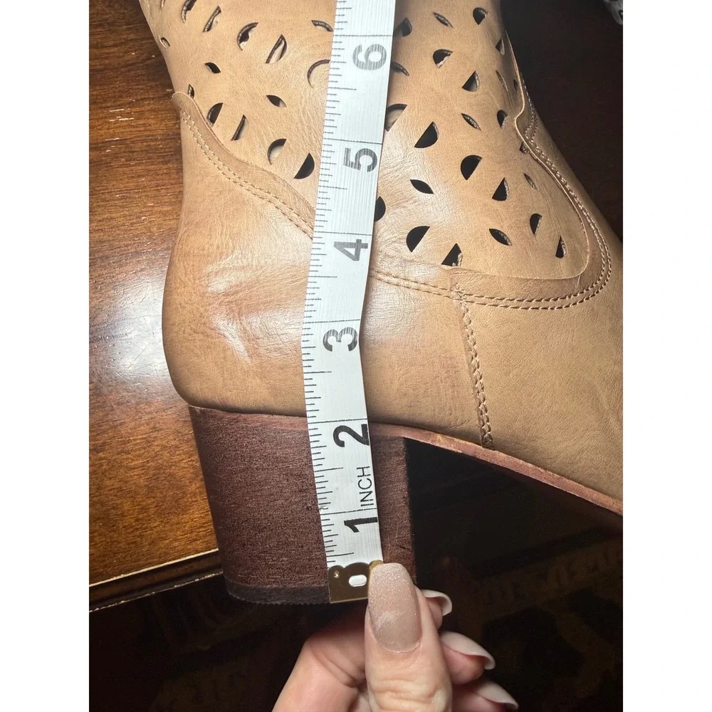Boutique by Corkys Gabbie Taupe Perforated‎ Lace Up Back Tall Boots Womens 11